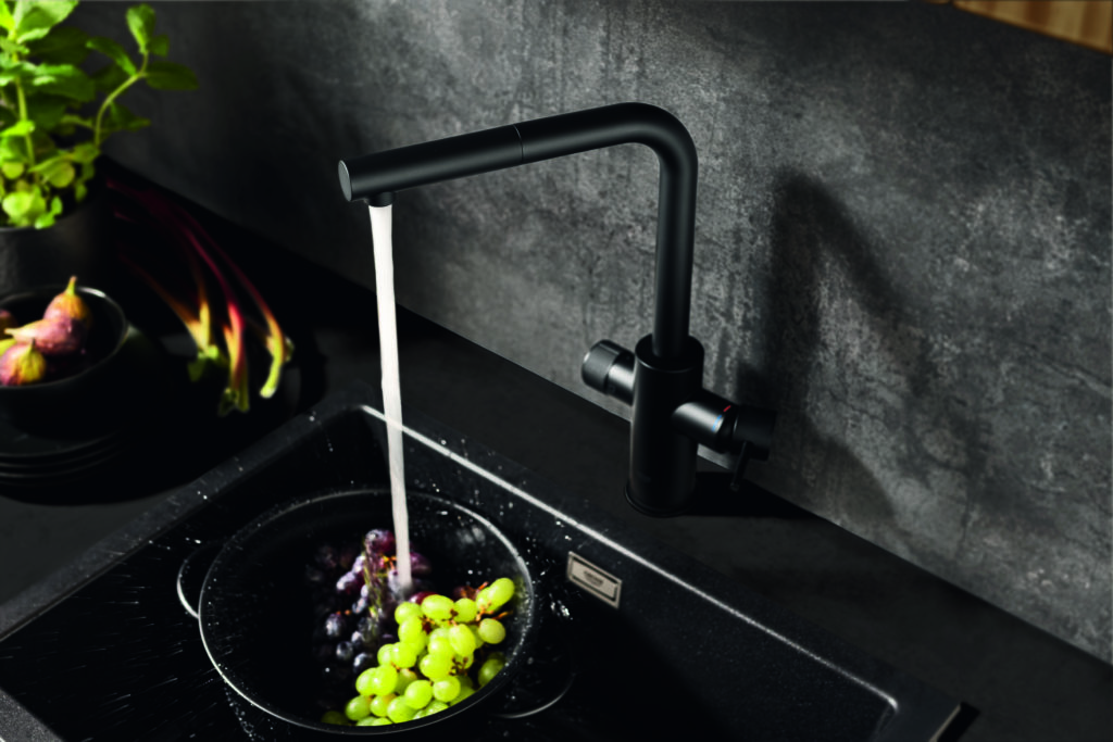 GROHE Phantom Black drezová batéria - detail prúdu