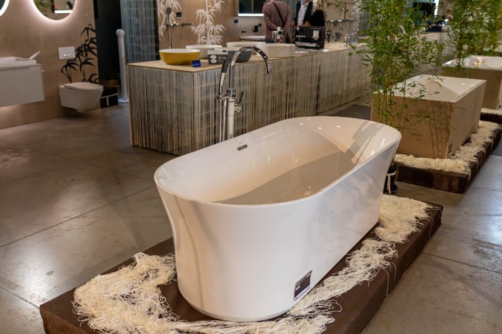 Mybath výstava ISHsk 2021 RAVAK Ypsilon voľne stojaca vaňa s vaňovou batériou