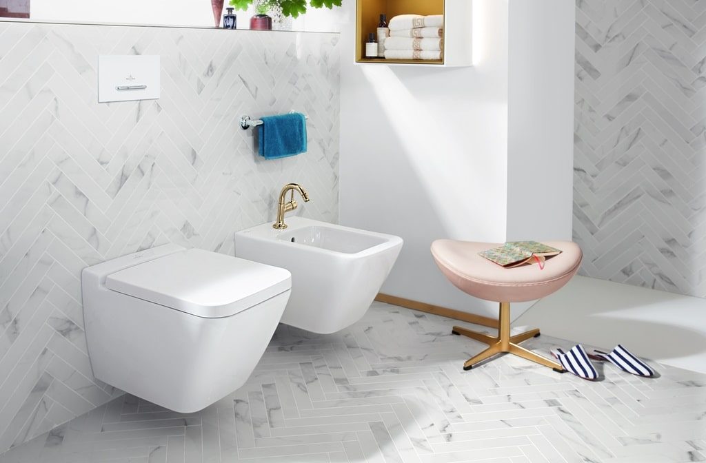 Villeroy & Boch Viconnect dizajnové tlačítko, WC misa bidet Finion, sprchová vanička Squaro Infinity, obklad Marmochic